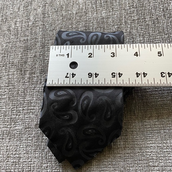 Perry Ellis Portfolio Silk Tie Paisley Black Gray - Picture 5 of 8